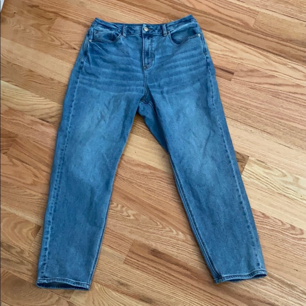 American eagle mom jeans !